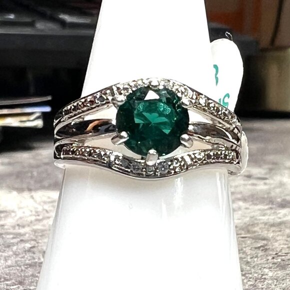Ring Bomb Party Ring, size 7, green stone silver color band CZ looking mini acce - Picture 1 of 5